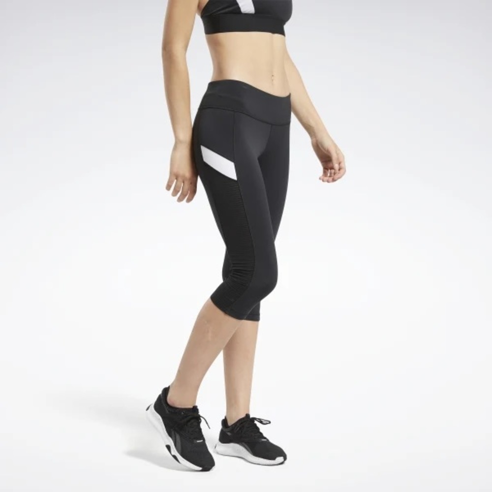 NWT 💪🏻 Reebok Workout Ready Mesh Capri Tights